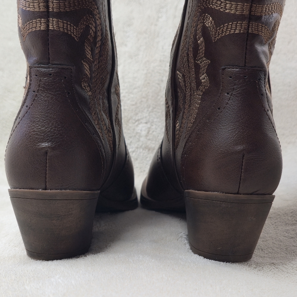 Brown Cowgirl Boots - Picture 4 of 16